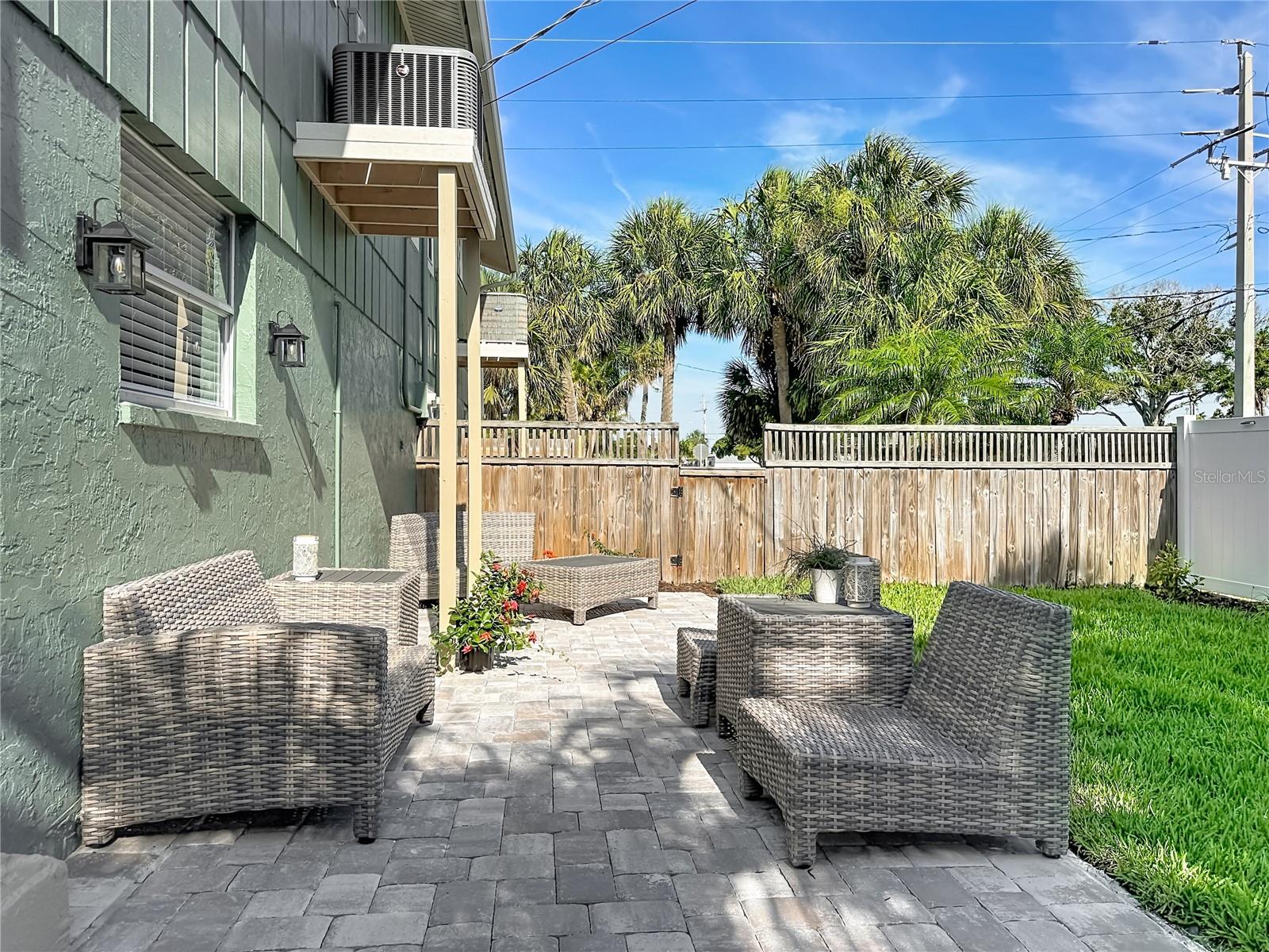202 PEACOCK LN #B — photo 39