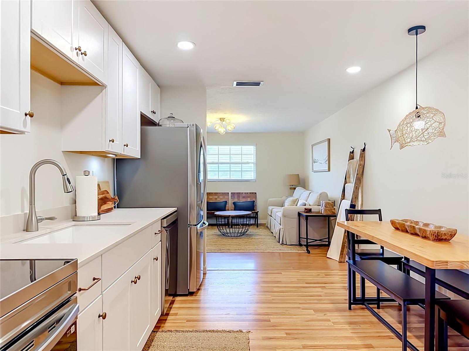 202 PEACOCK LN #B — photo 5