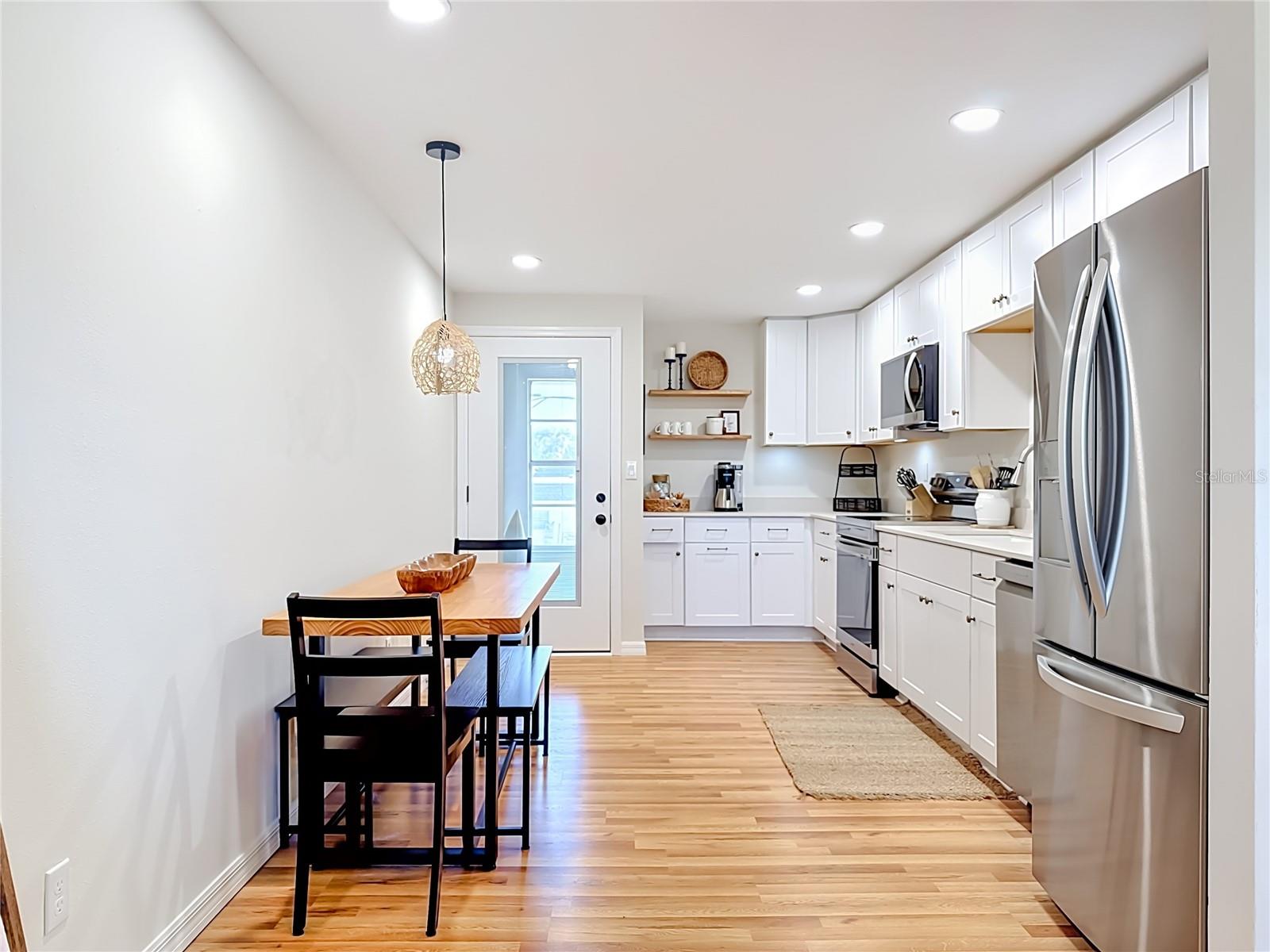 202 PEACOCK LN #B — photo 13