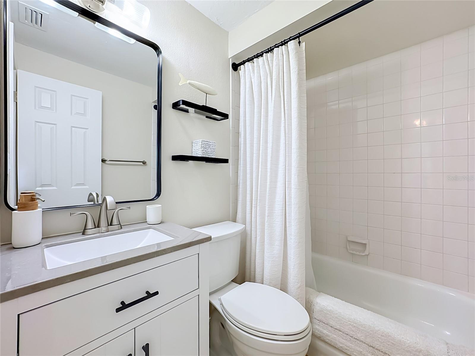 202 PEACOCK LN #B — photo 21
