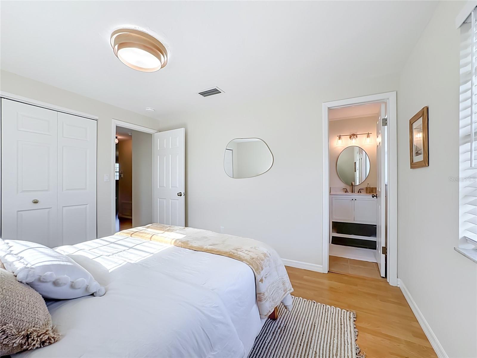 202 PEACOCK LN #B — photo 25