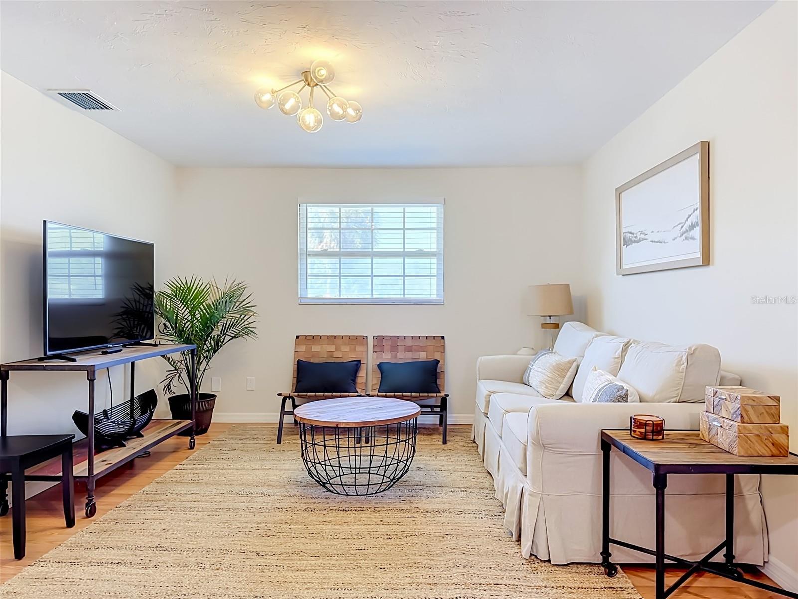 202 PEACOCK LN #B — photo 10