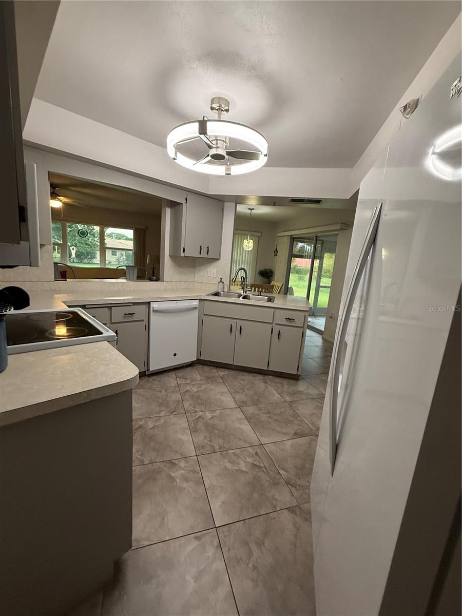 119 VAN DYCK DR — photo 46