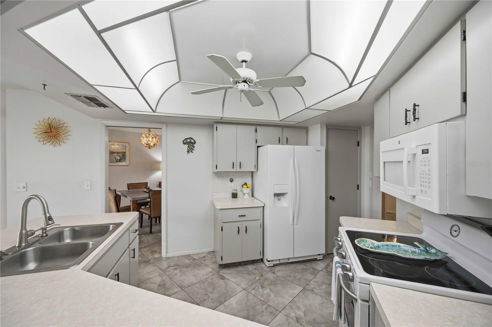 119 VAN DYCK DR — photo 18