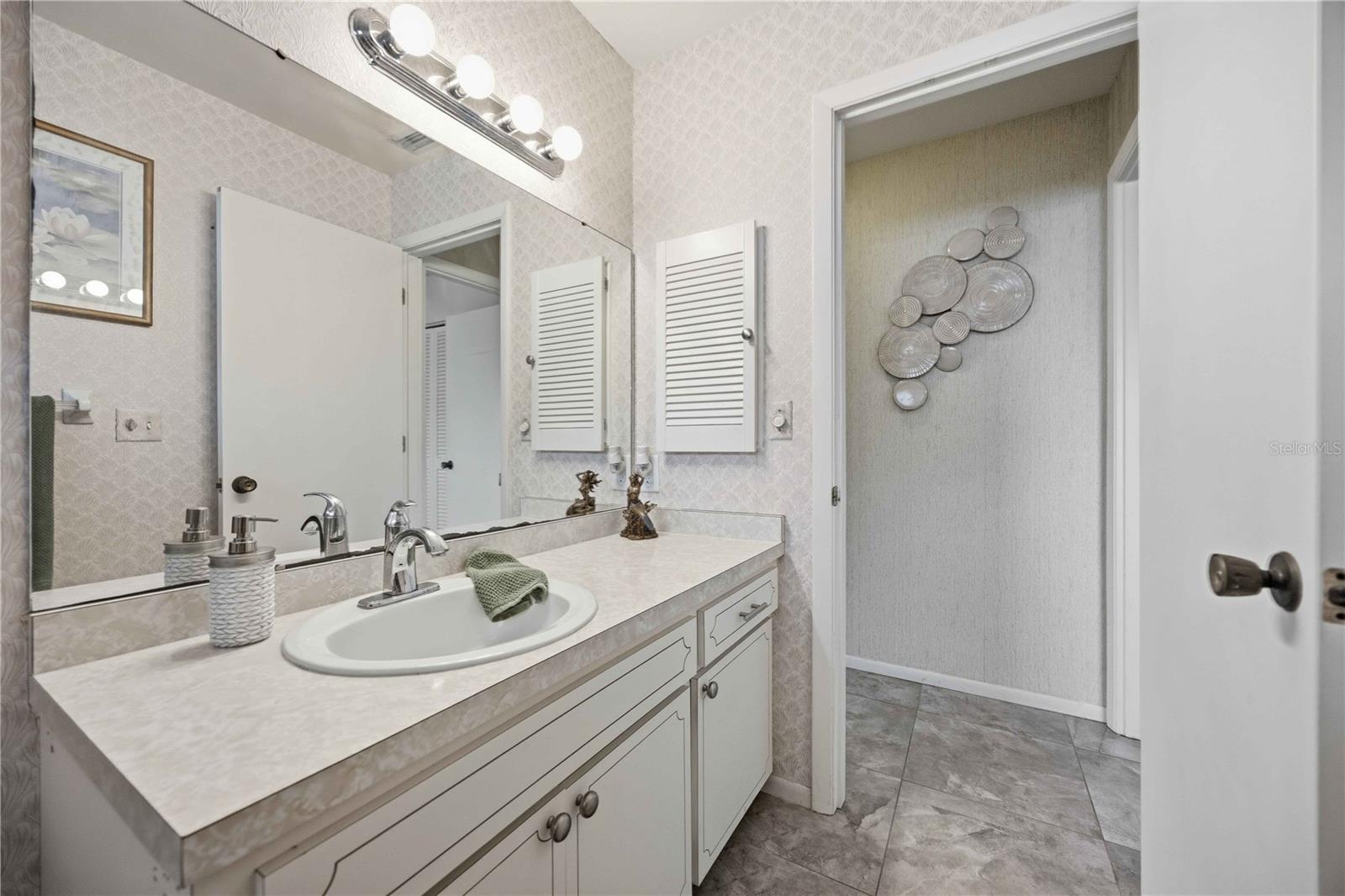 119 VAN DYCK DR — photo 32