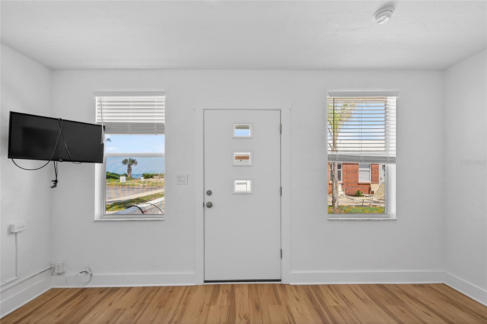 908 VILLAS DR #31 — photo 4