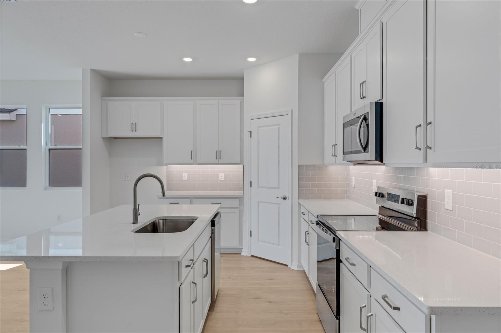 8112 SUNNY POINT TRL — photo 23
