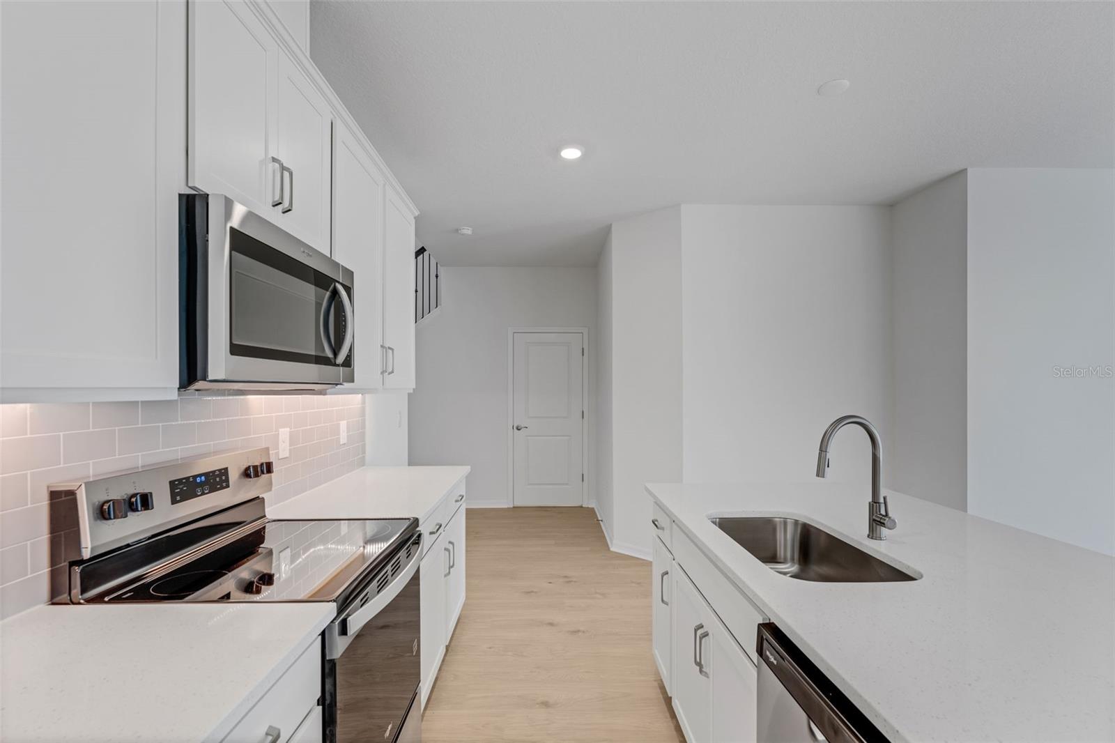 8112 SUNNY POINT TRL — photo 24