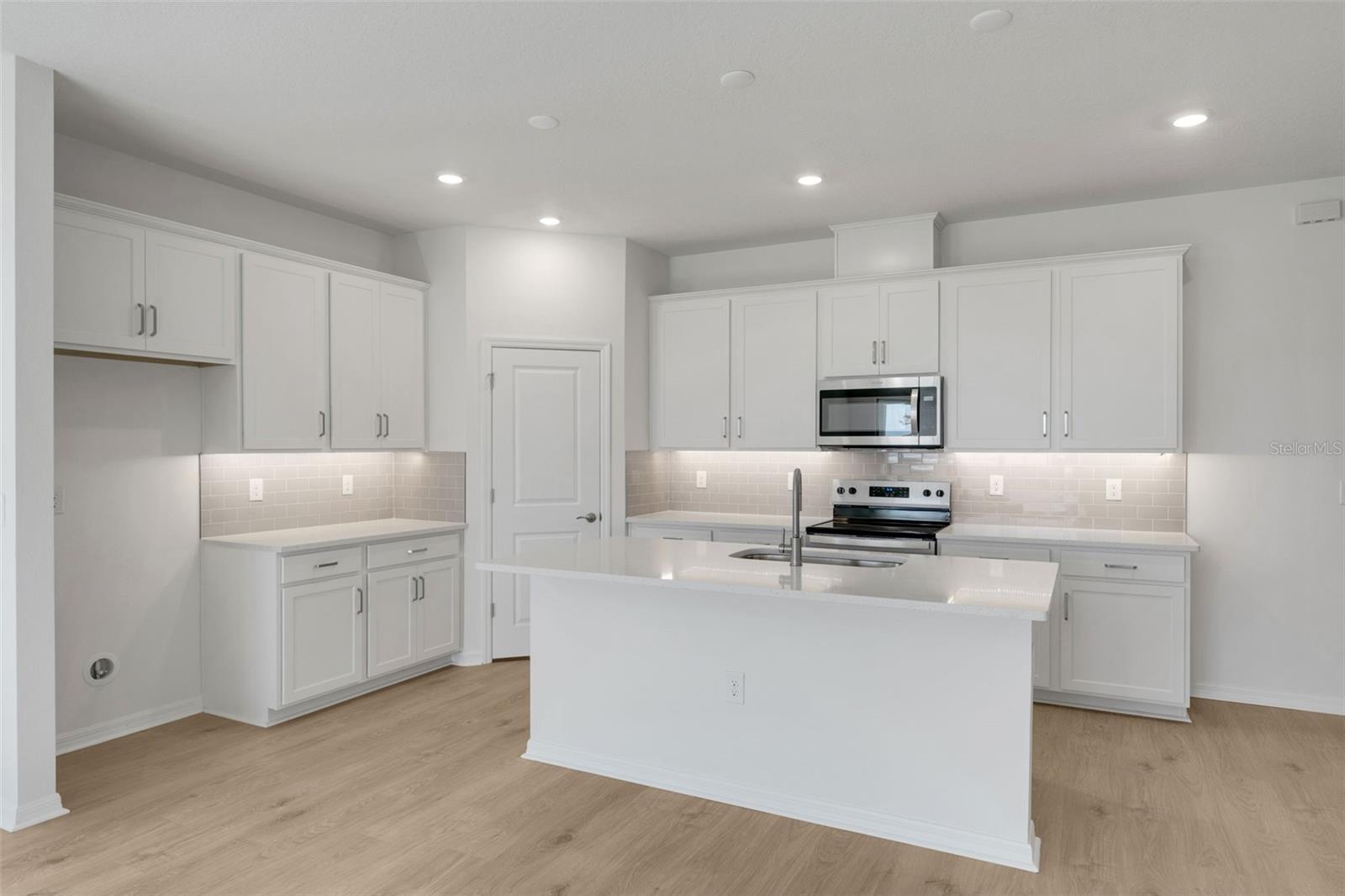 8112 SUNNY POINT TRL — photo 21