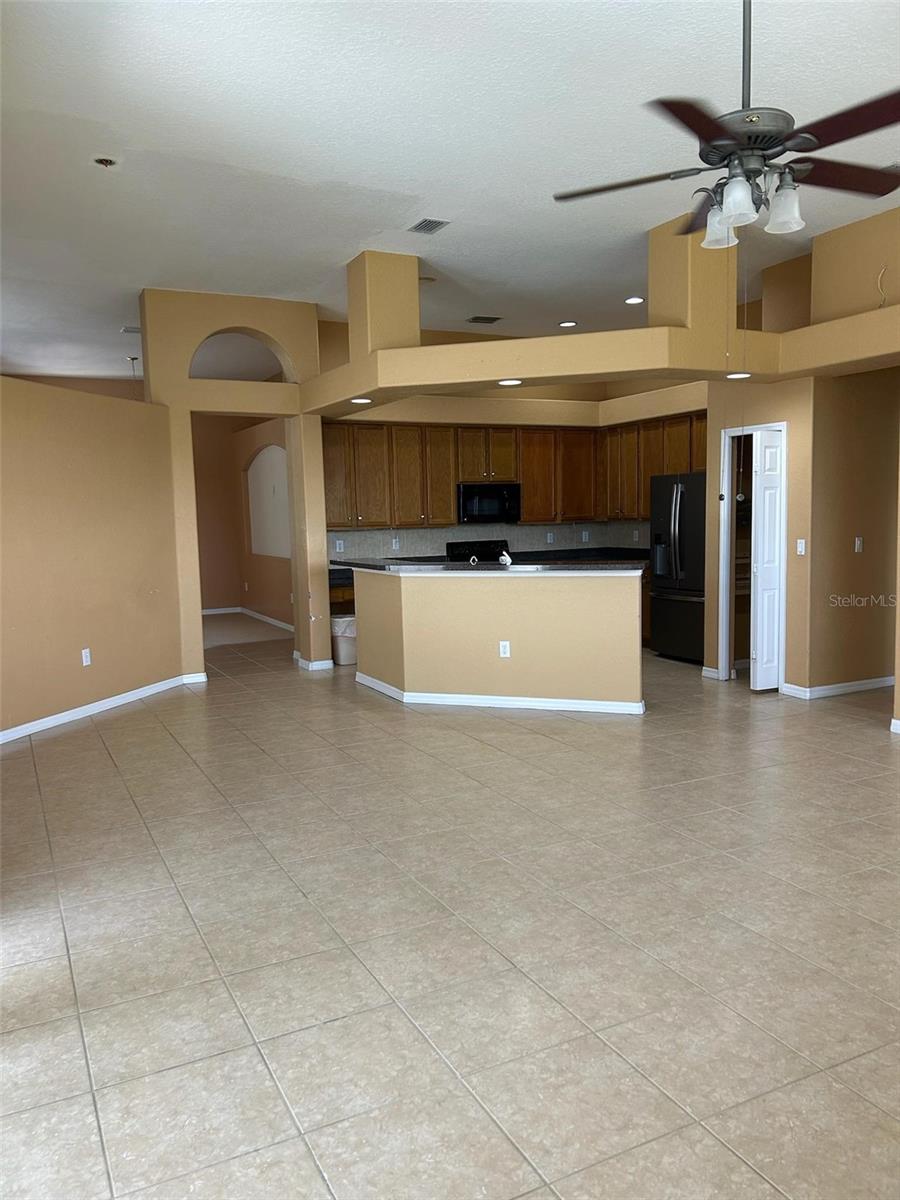 210 ROSANA DR — photo 8