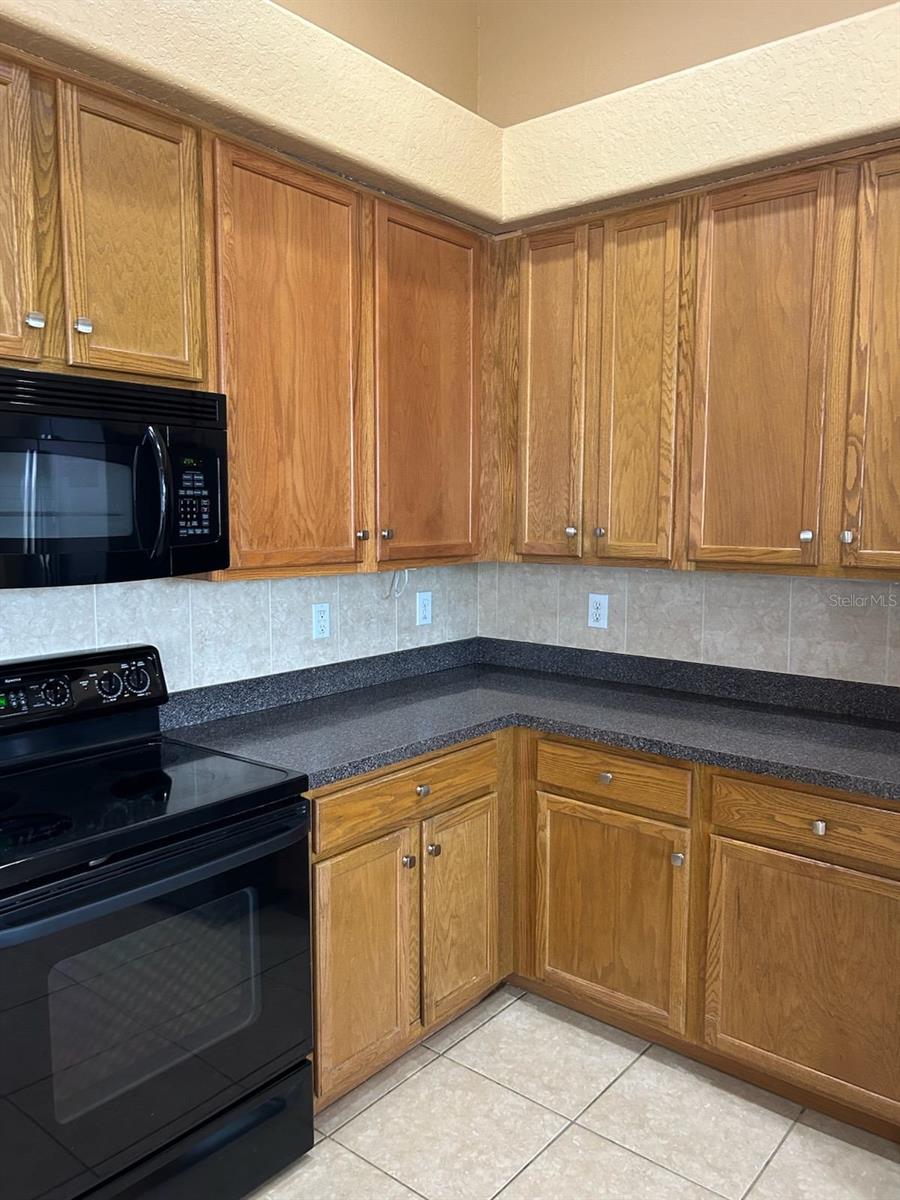 210 ROSANA DR — photo 4