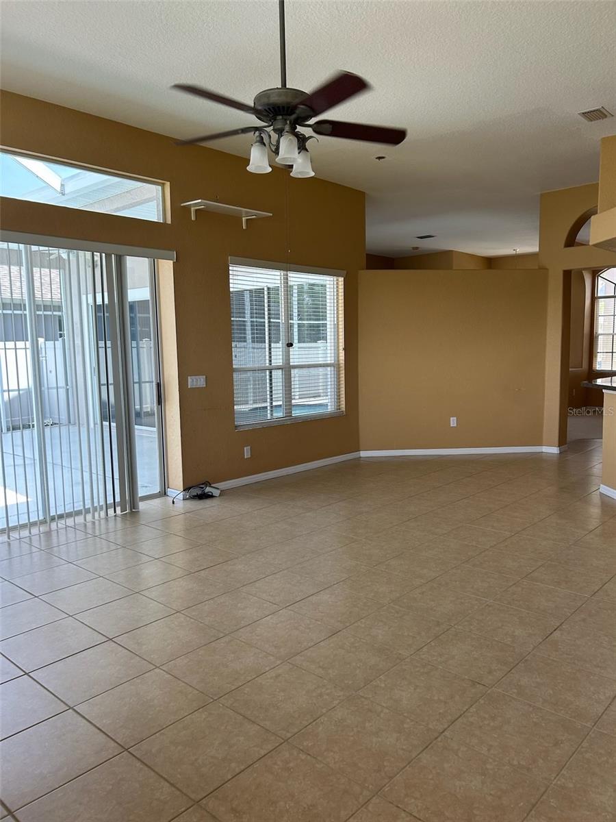 210 ROSANA DR — photo 9