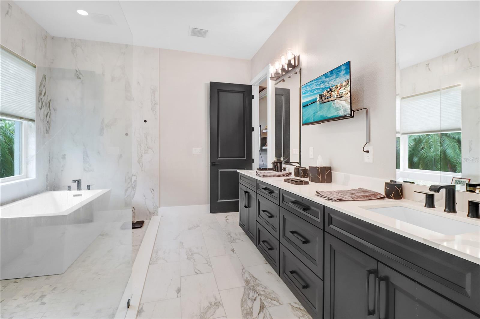 6104 LAGOMAR LN — photo 27