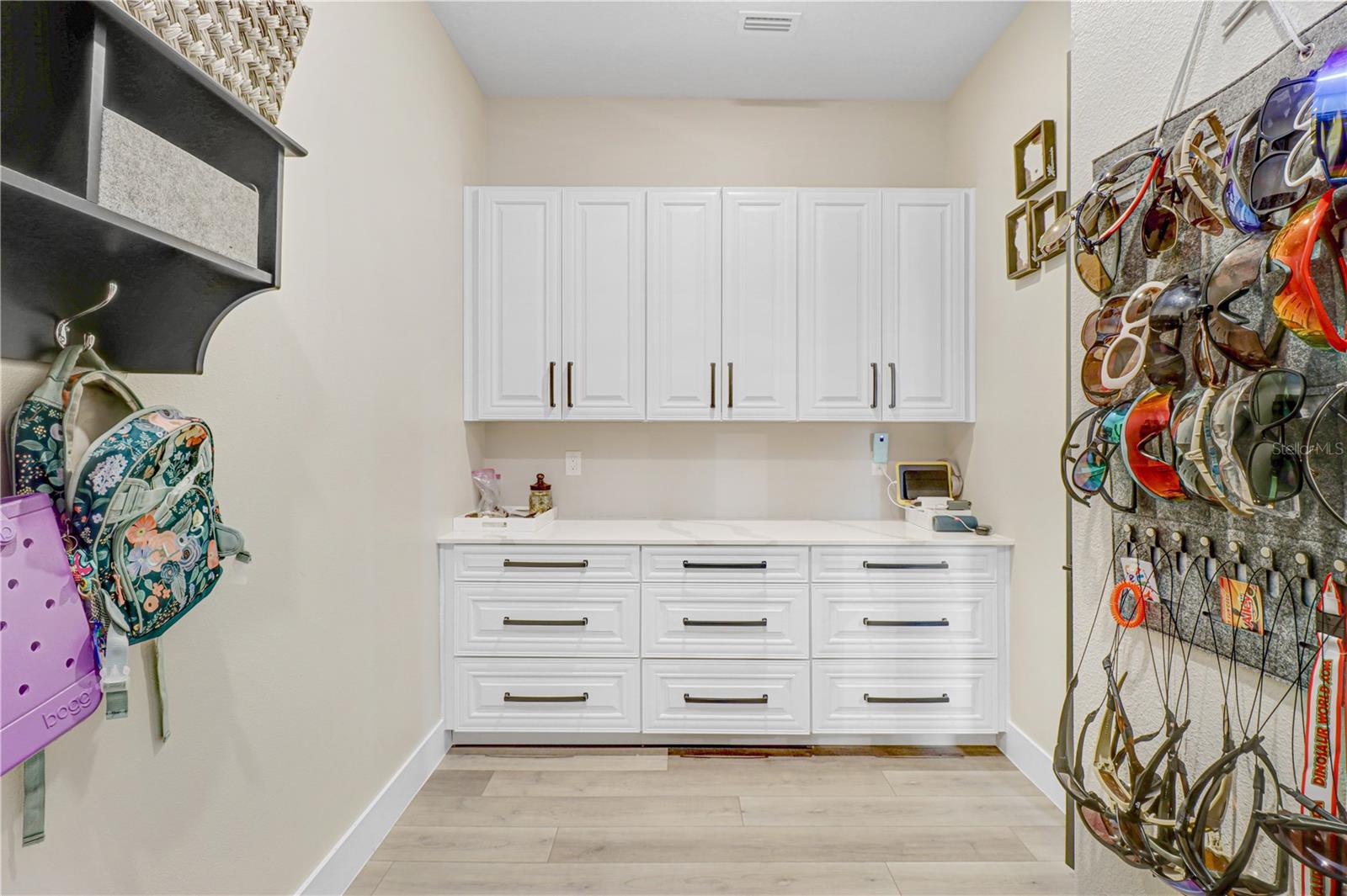 6104 LAGOMAR LN — photo 17