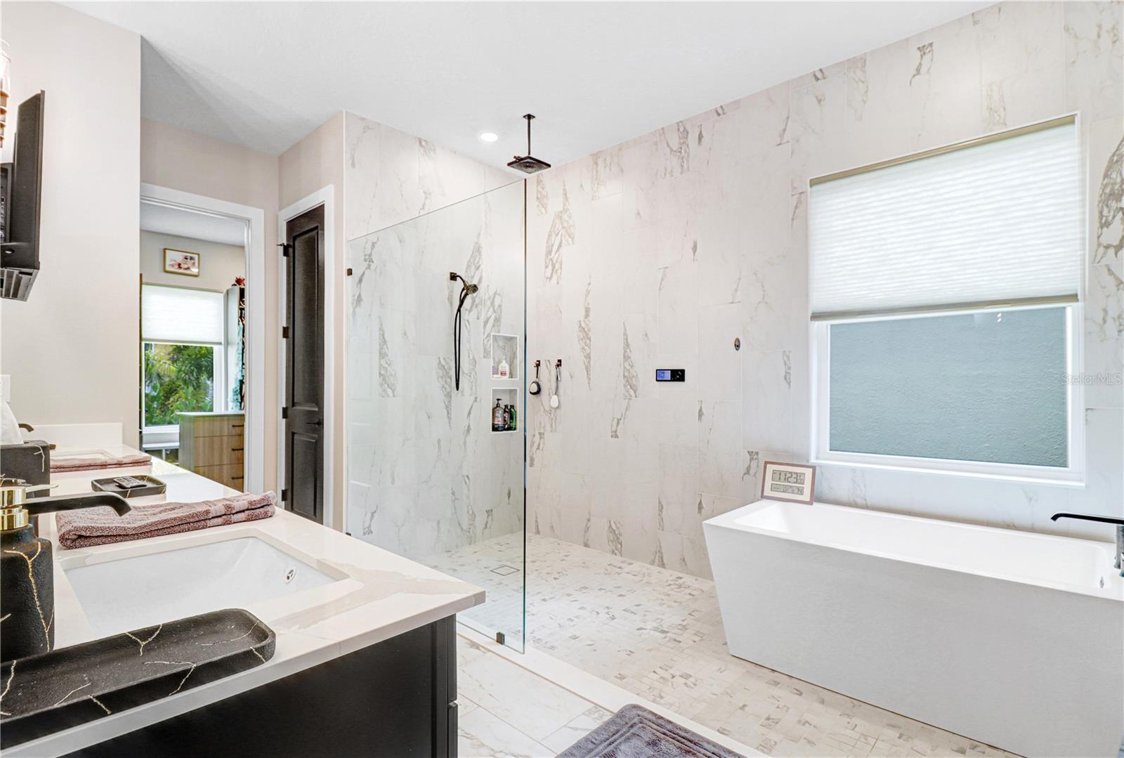 6104 LAGOMAR LN — photo 25