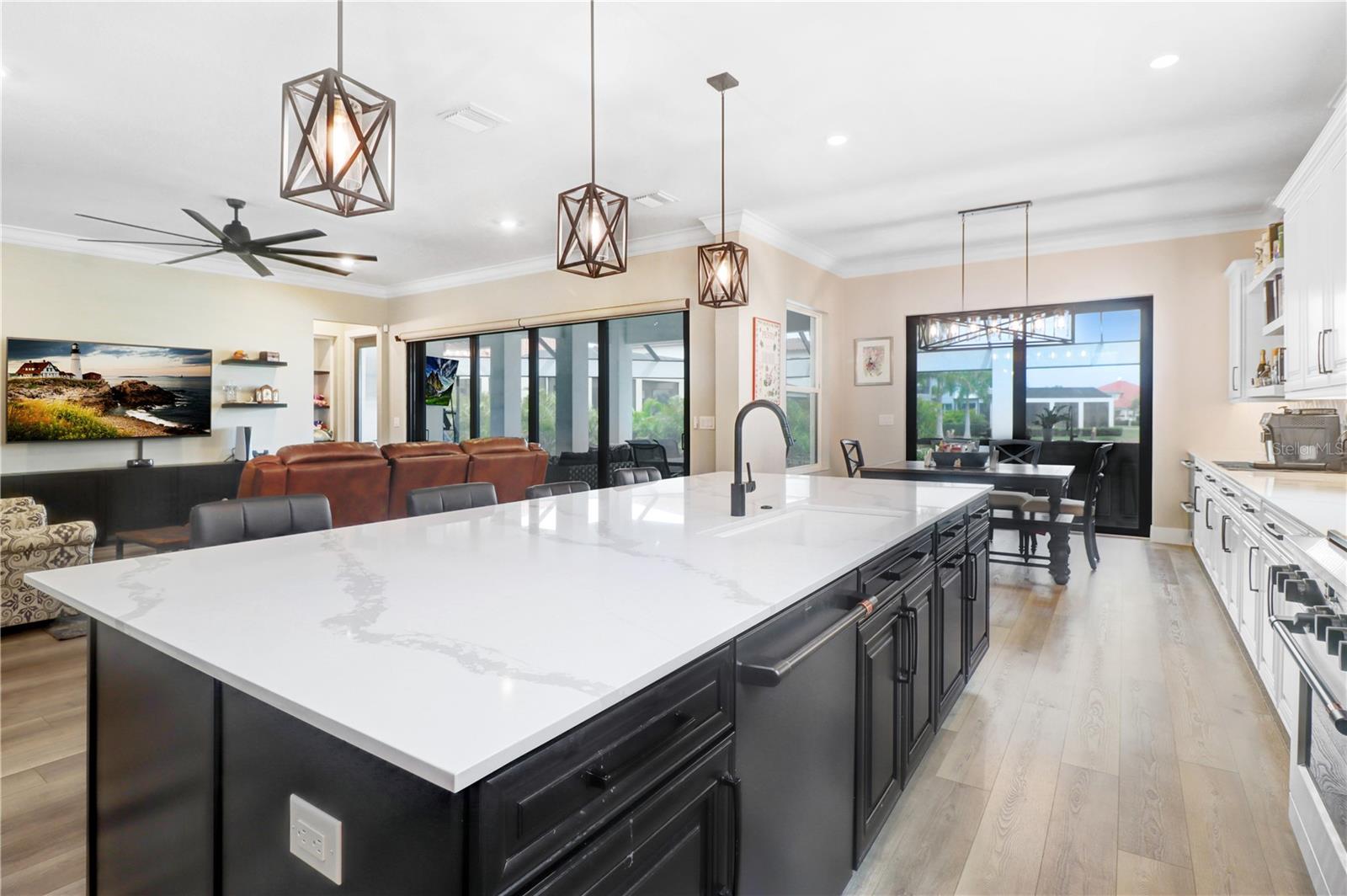 6104 LAGOMAR LN — photo 12