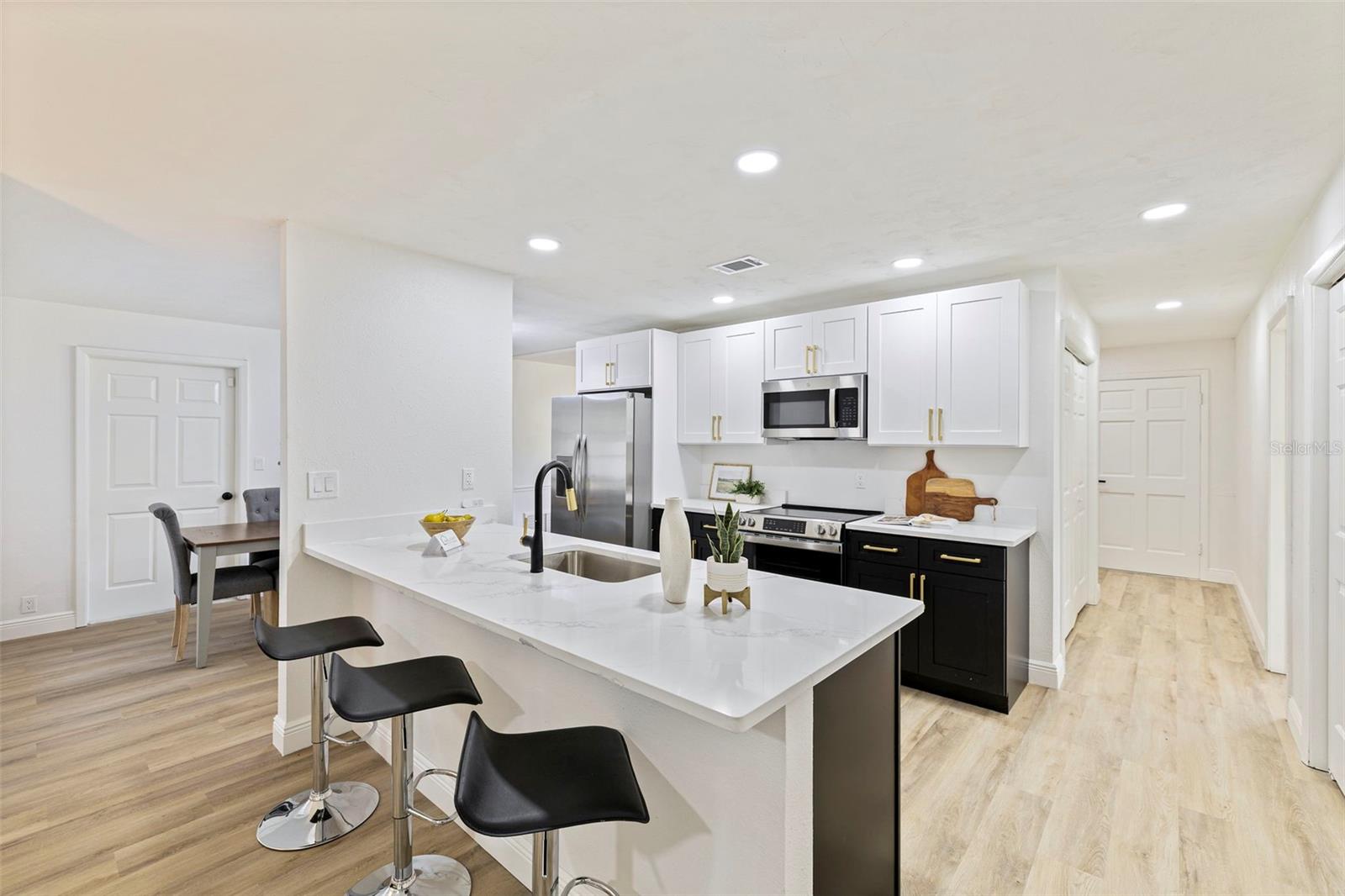 3651 GREATWOOD CT — photo 10