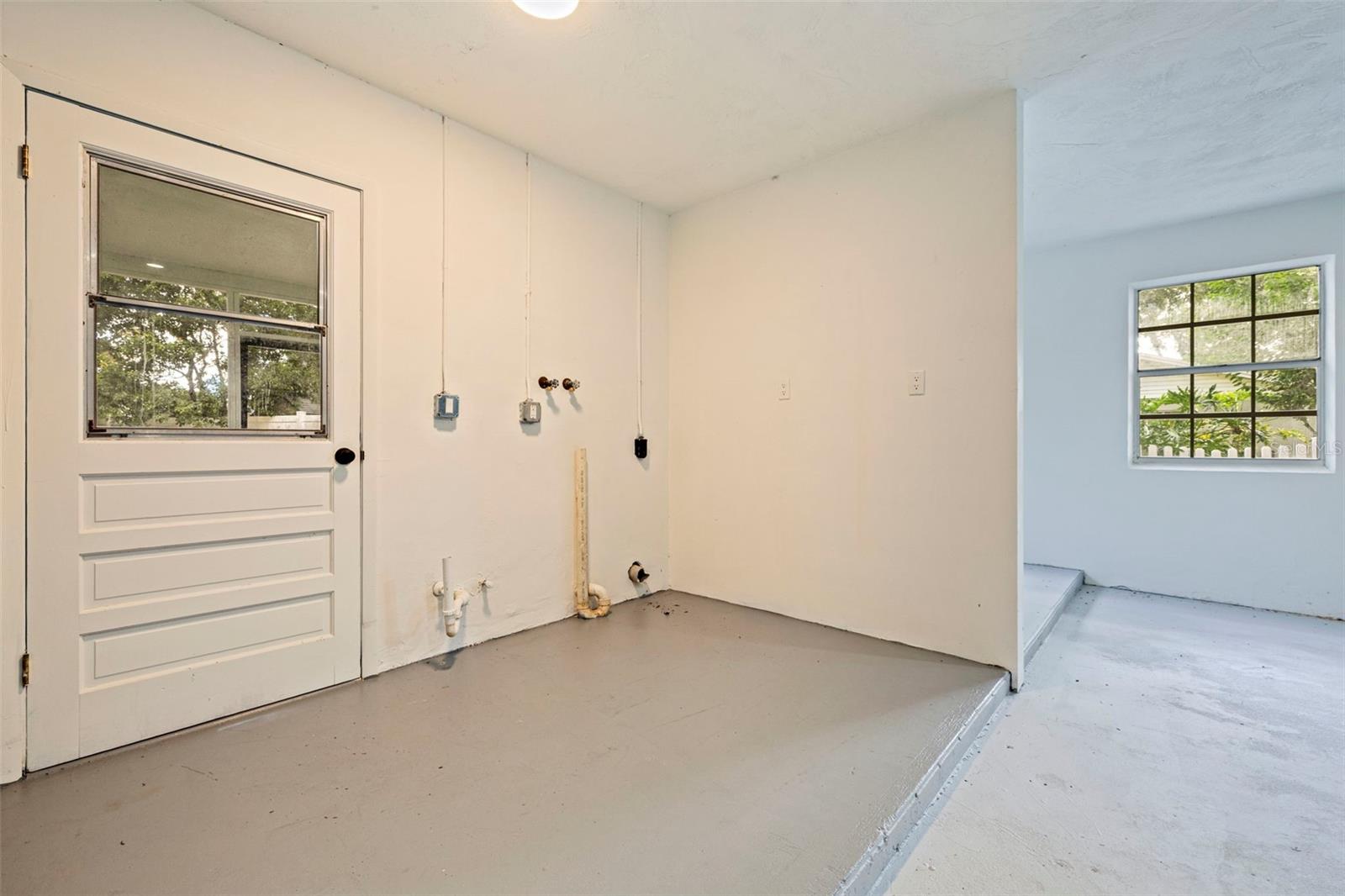 3651 GREATWOOD CT — photo 32