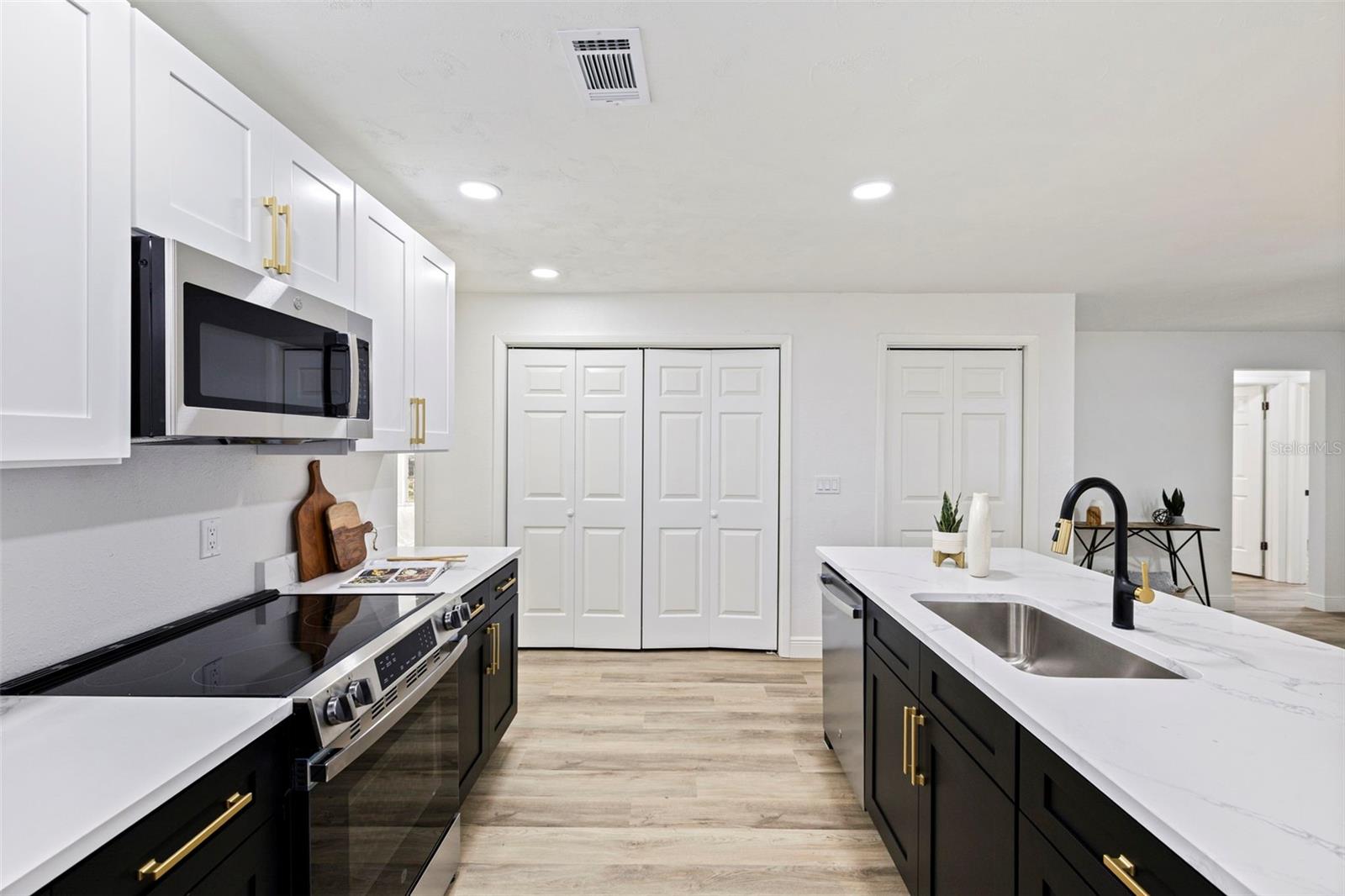 3651 GREATWOOD CT — photo 15