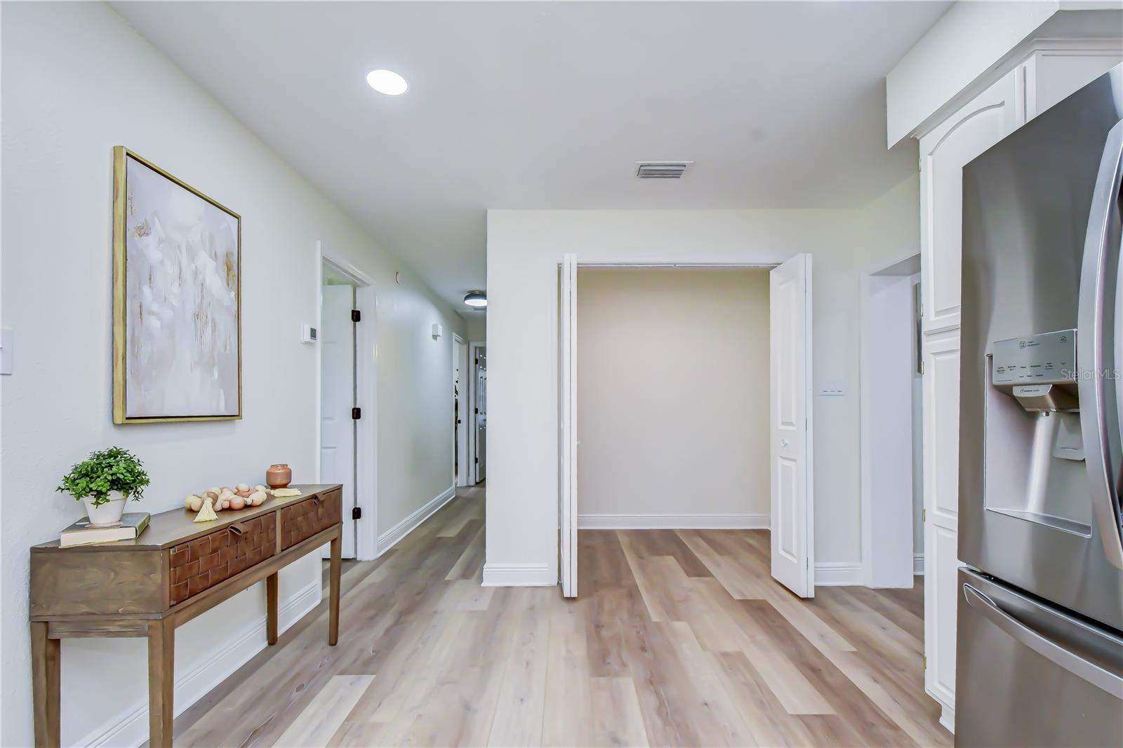 2101 W HAMILTON AVE — photo 10