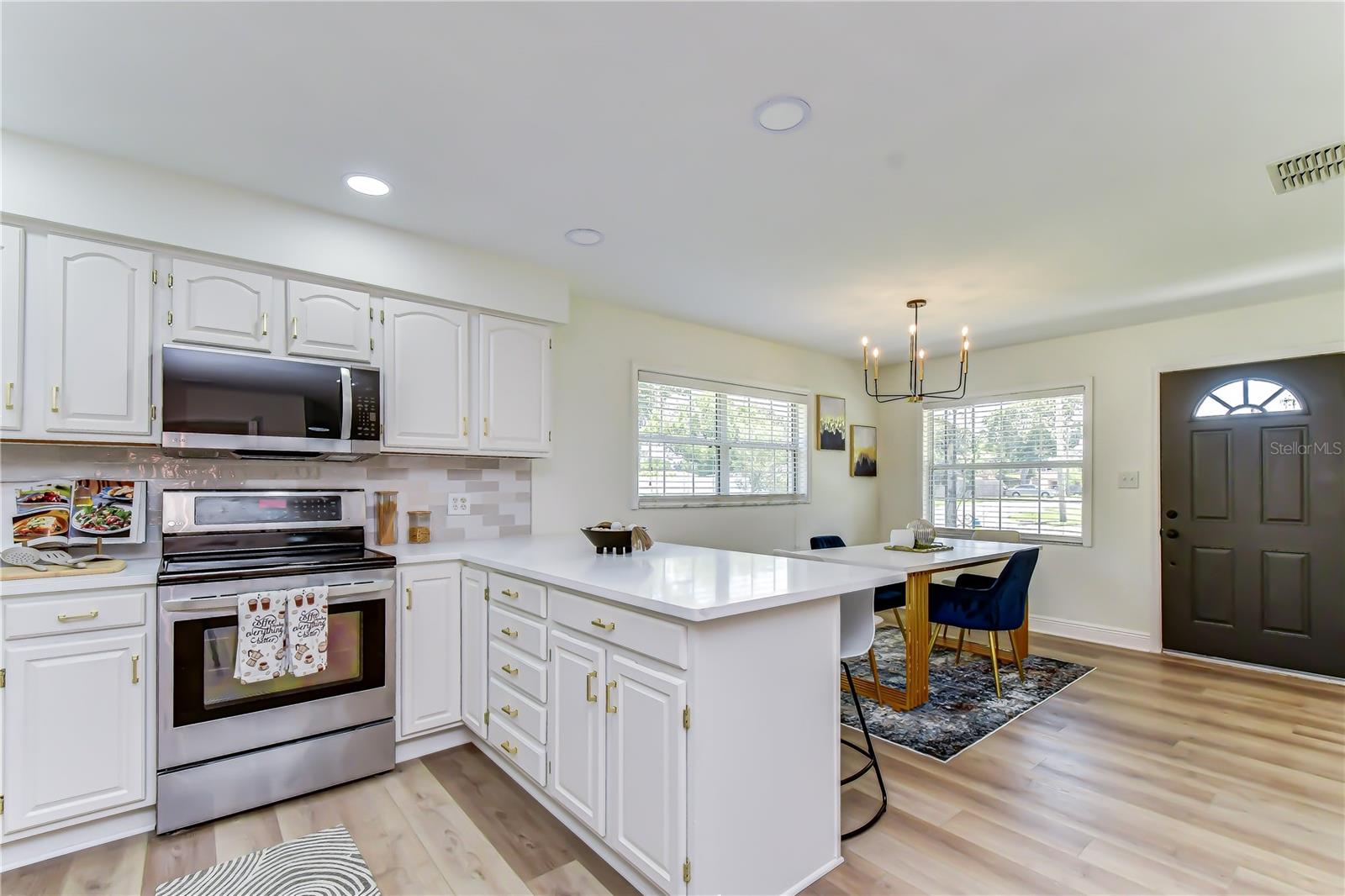 2101 W HAMILTON AVE — photo 8