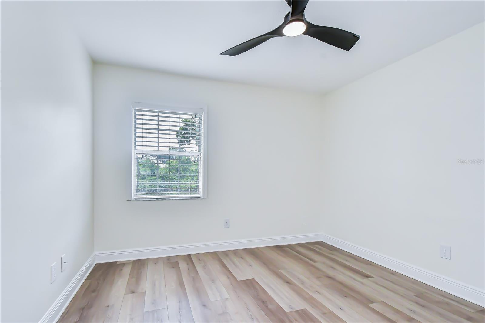 2101 W HAMILTON AVE — photo 15