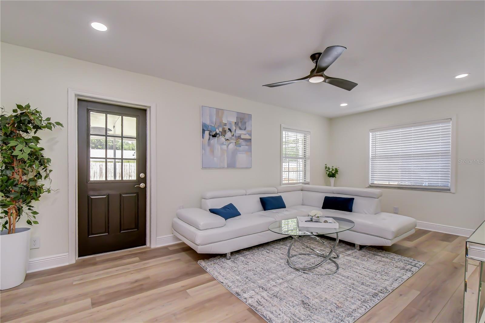 2101 W HAMILTON AVE — photo 11