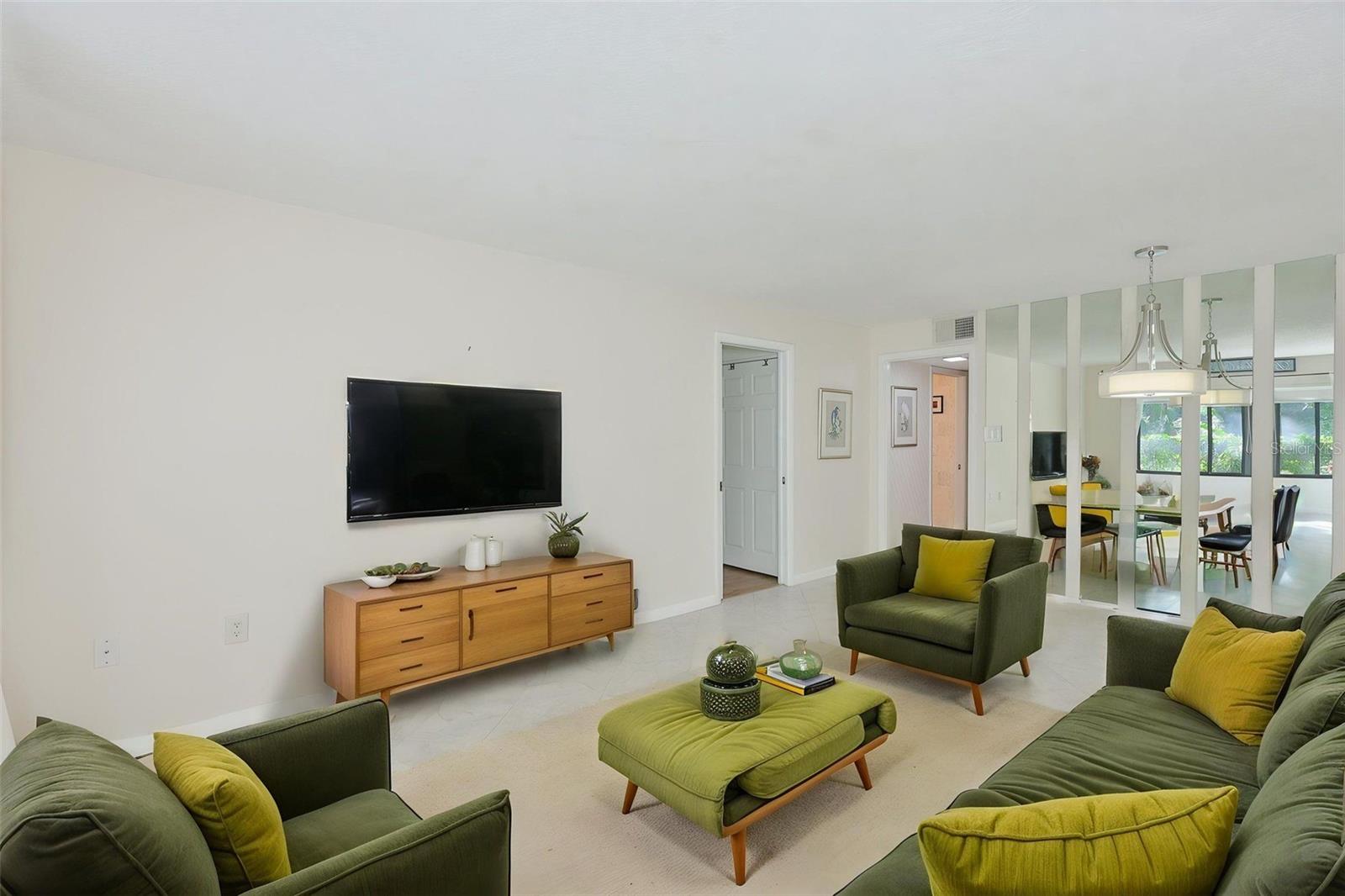 647 WOODLAWN DR #647 — photo 22