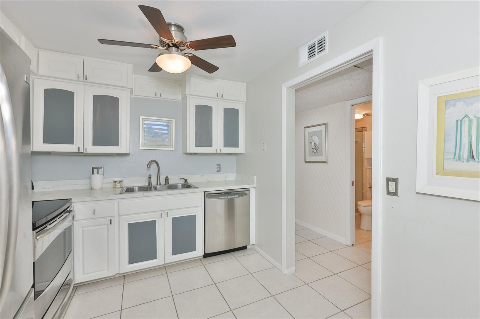 647 WOODLAWN DR #647 — photo 7