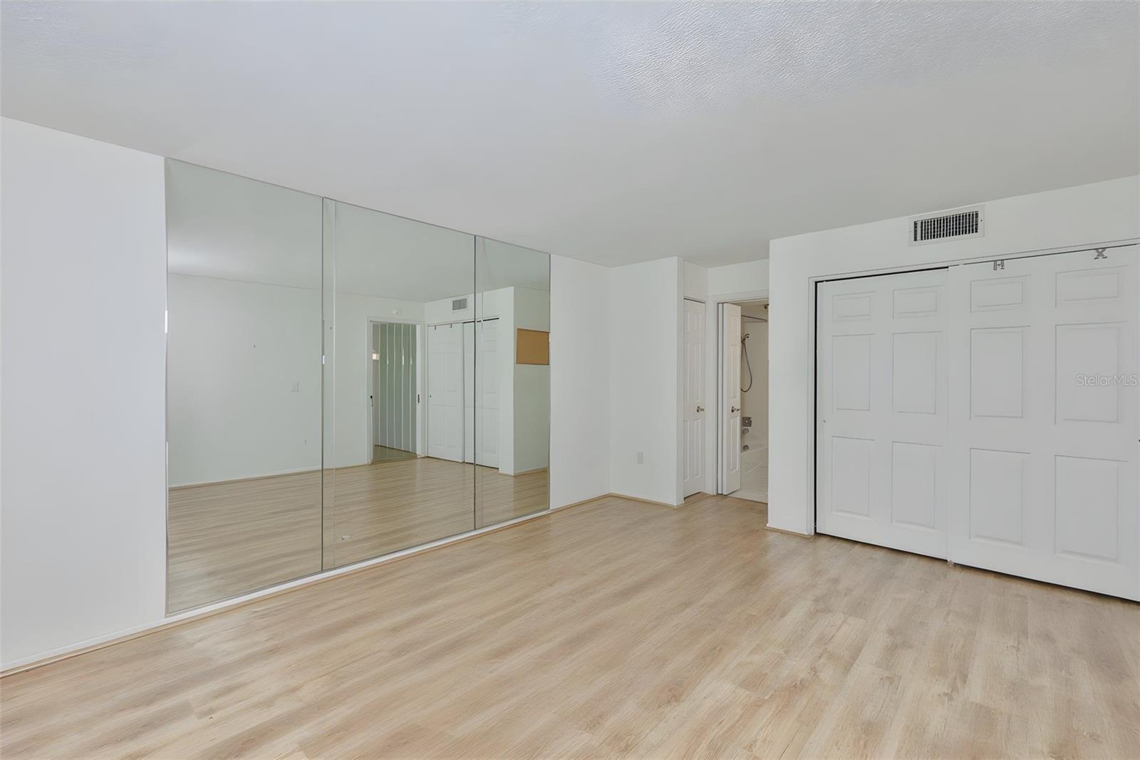 647 WOODLAWN DR #647 — photo 13