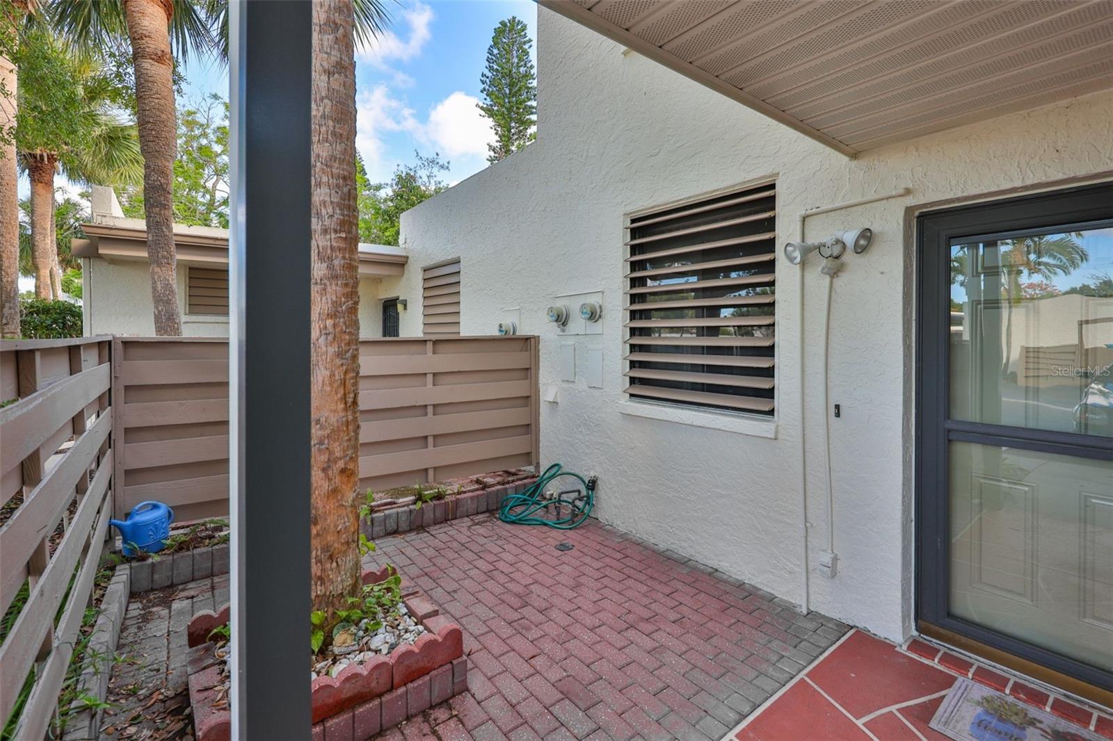 647 WOODLAWN DR #647 — photo 3