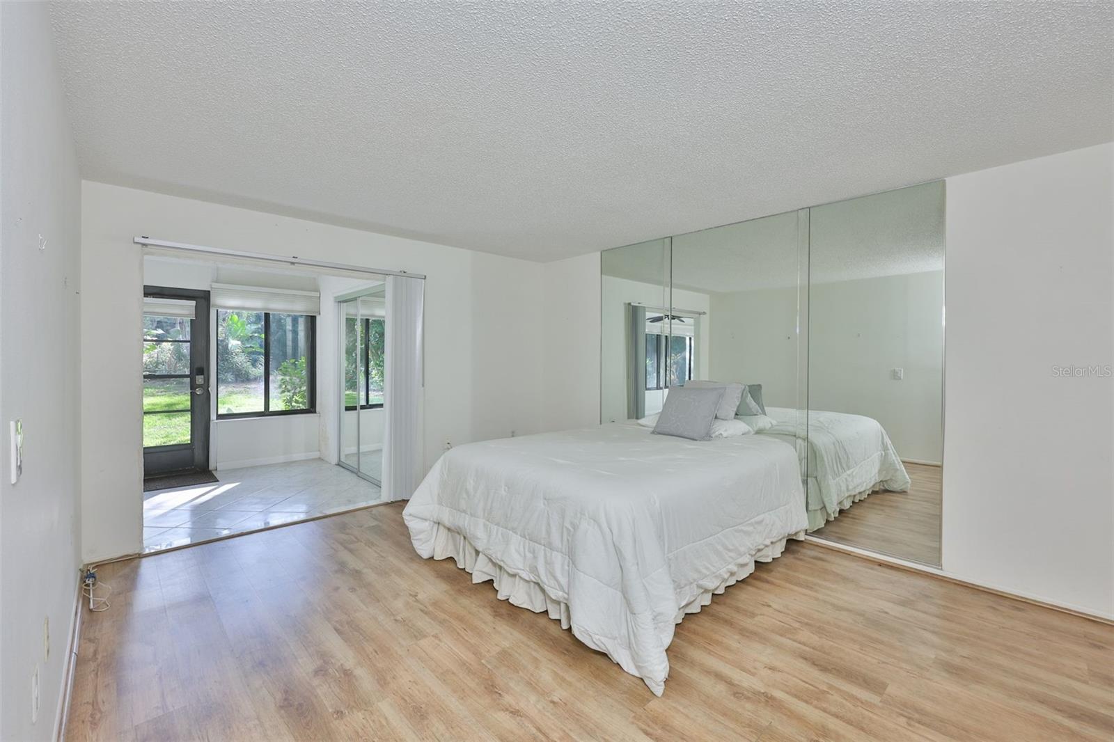647 WOODLAWN DR #647 — photo 12