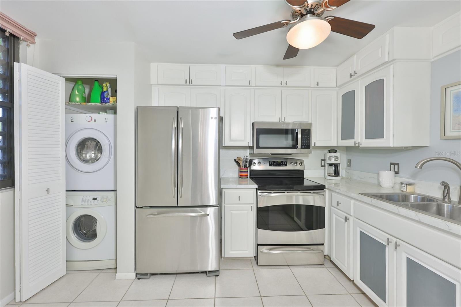 647 WOODLAWN DR #647 — photo 4