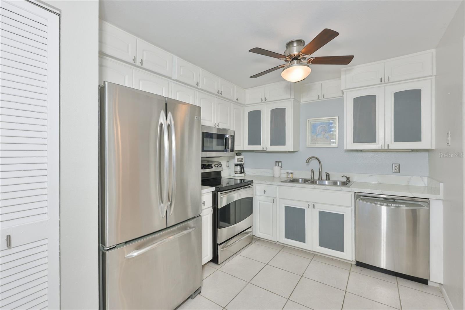 647 WOODLAWN DR #647 — photo 6