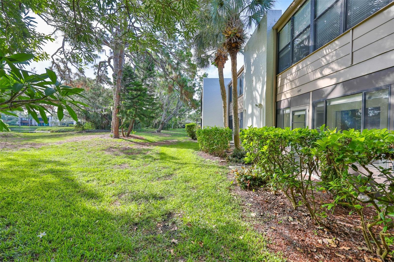 647 WOODLAWN DR #647 — photo 28