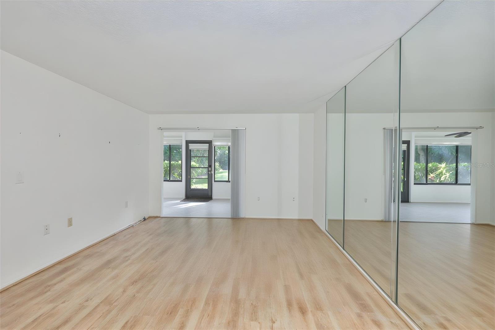 647 WOODLAWN DR #647 — photo 14