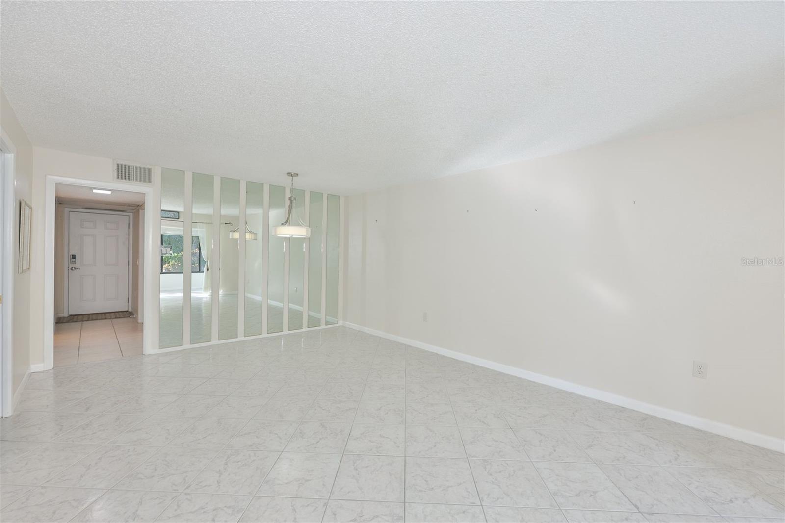 647 WOODLAWN DR #647 — photo 23