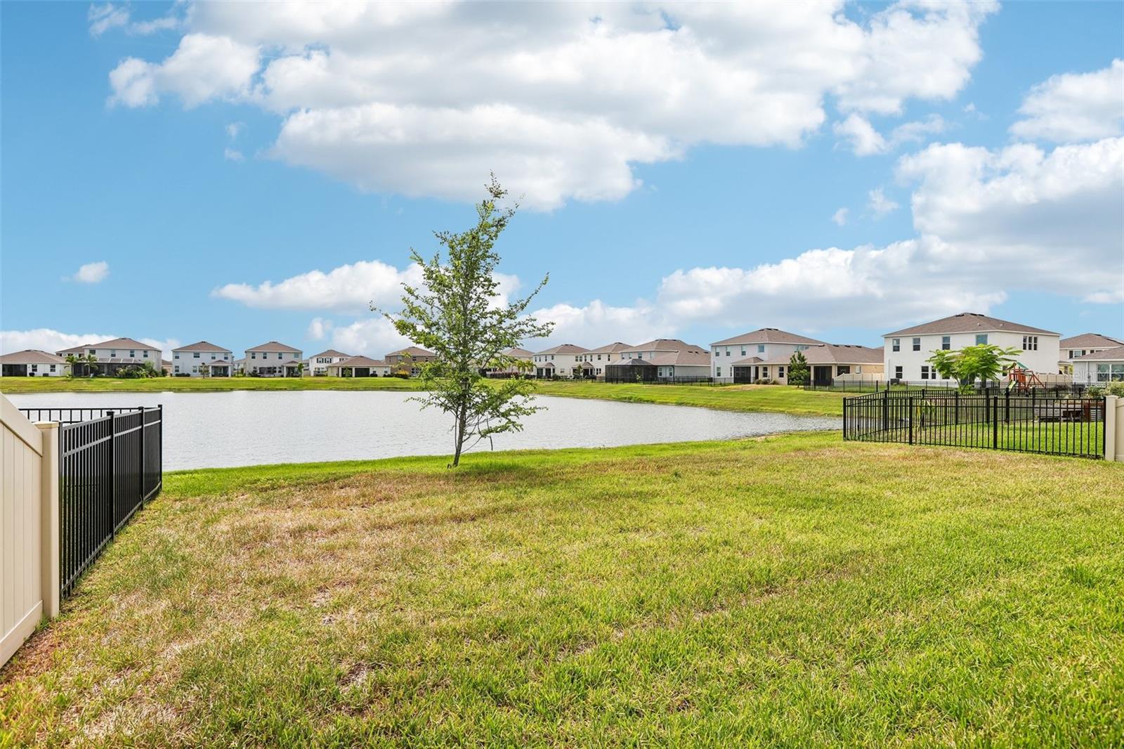 327 MANGROVE MANOR DR — photo 25
