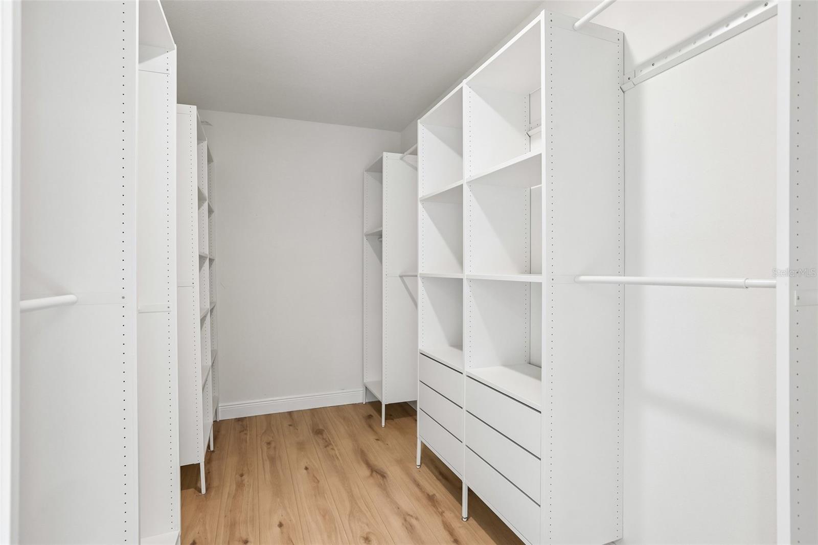 327 MANGROVE MANOR DR — photo 18