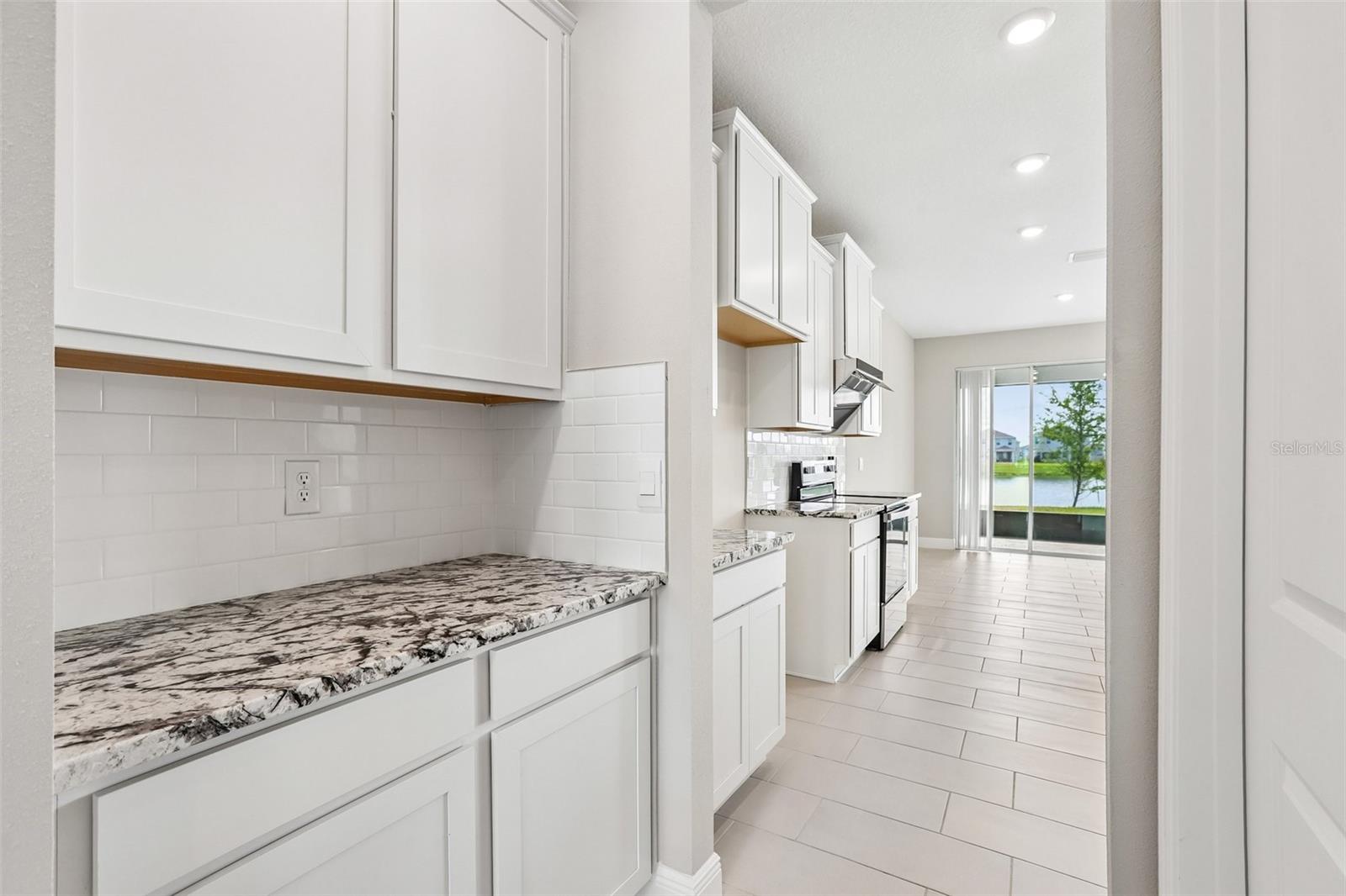 327 MANGROVE MANOR DR — photo 4