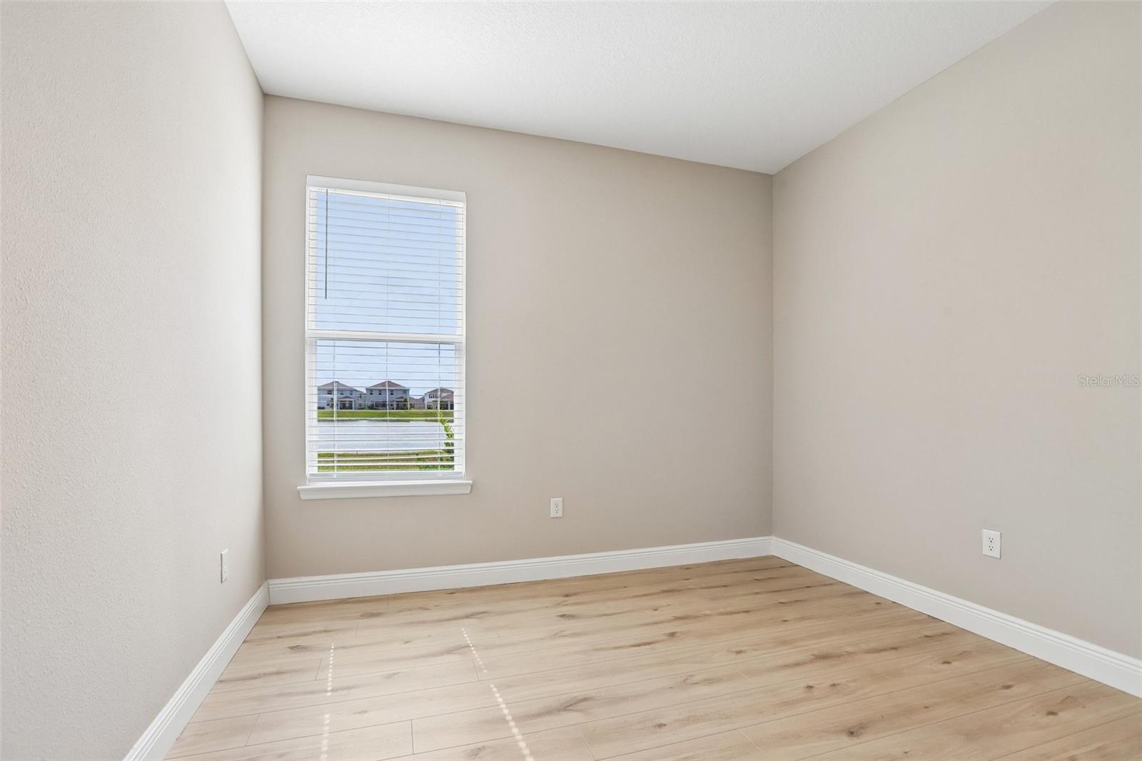 327 MANGROVE MANOR DR — photo 11