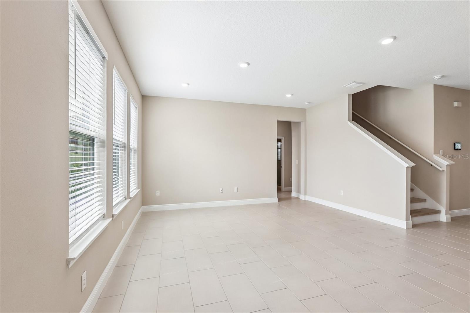 327 MANGROVE MANOR DR — photo 9