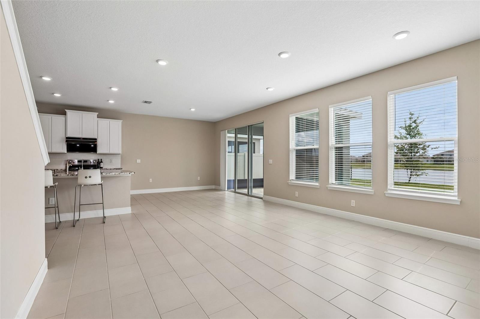 327 MANGROVE MANOR DR — photo 10