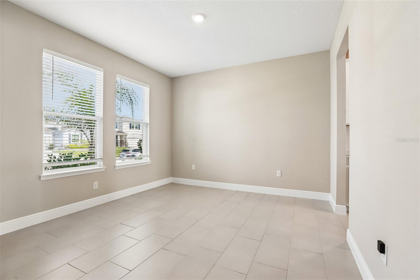 327 MANGROVE MANOR DR — photo 3