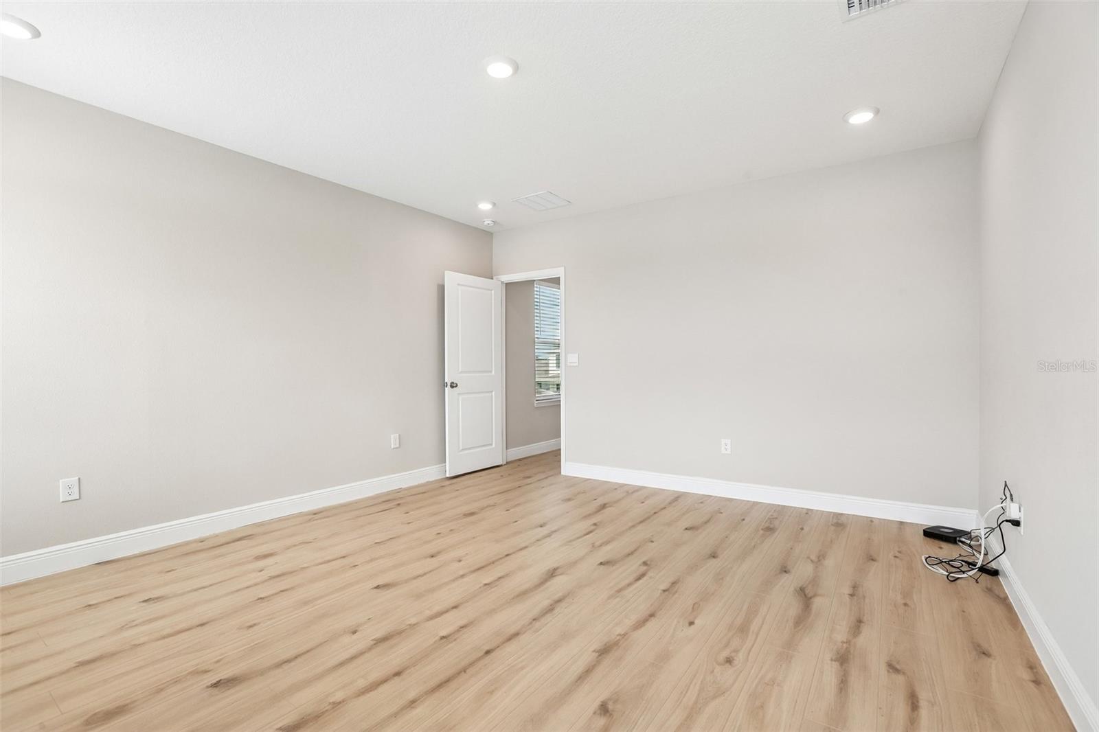 327 MANGROVE MANOR DR — photo 15