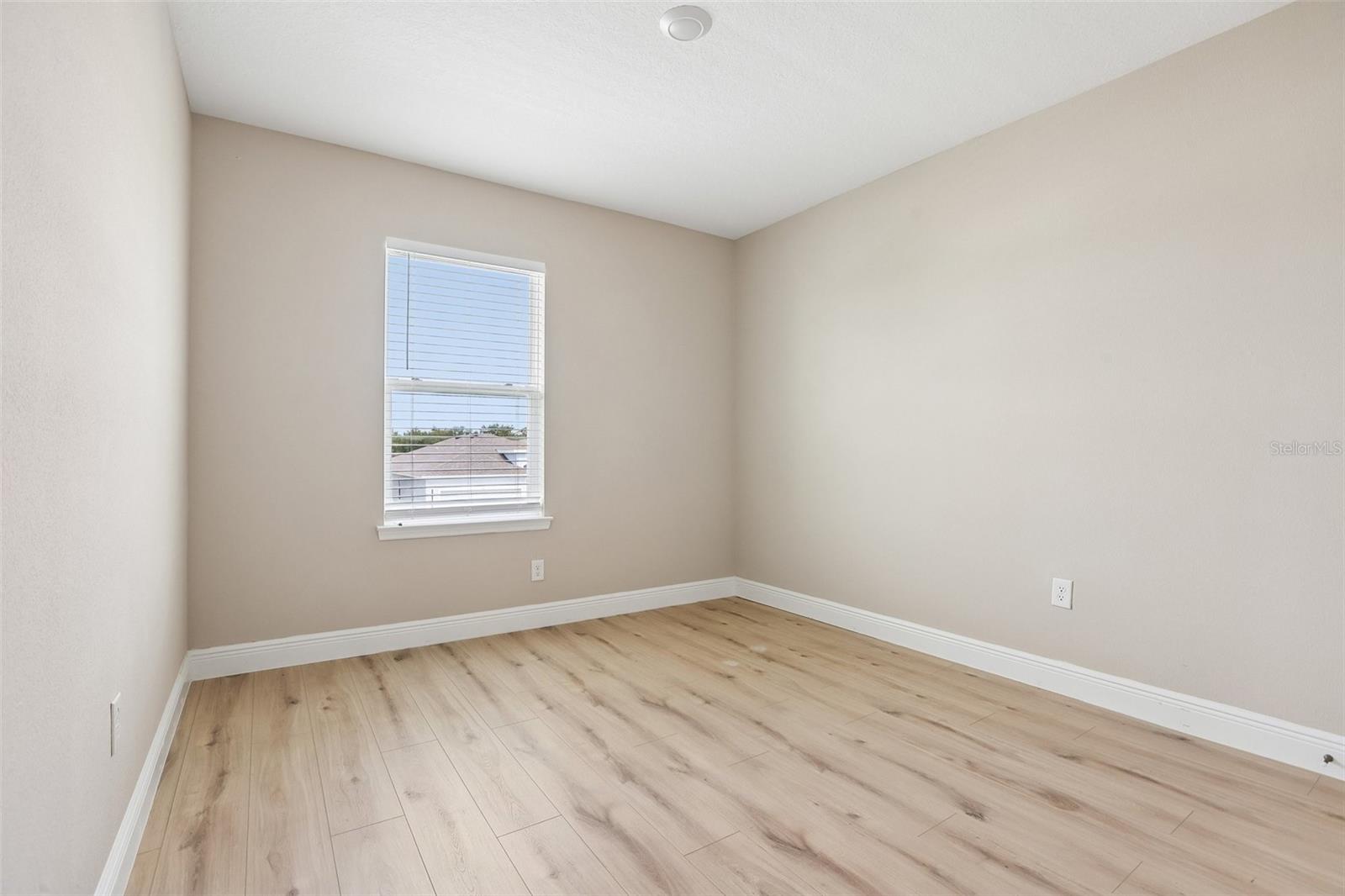 327 MANGROVE MANOR DR — photo 23