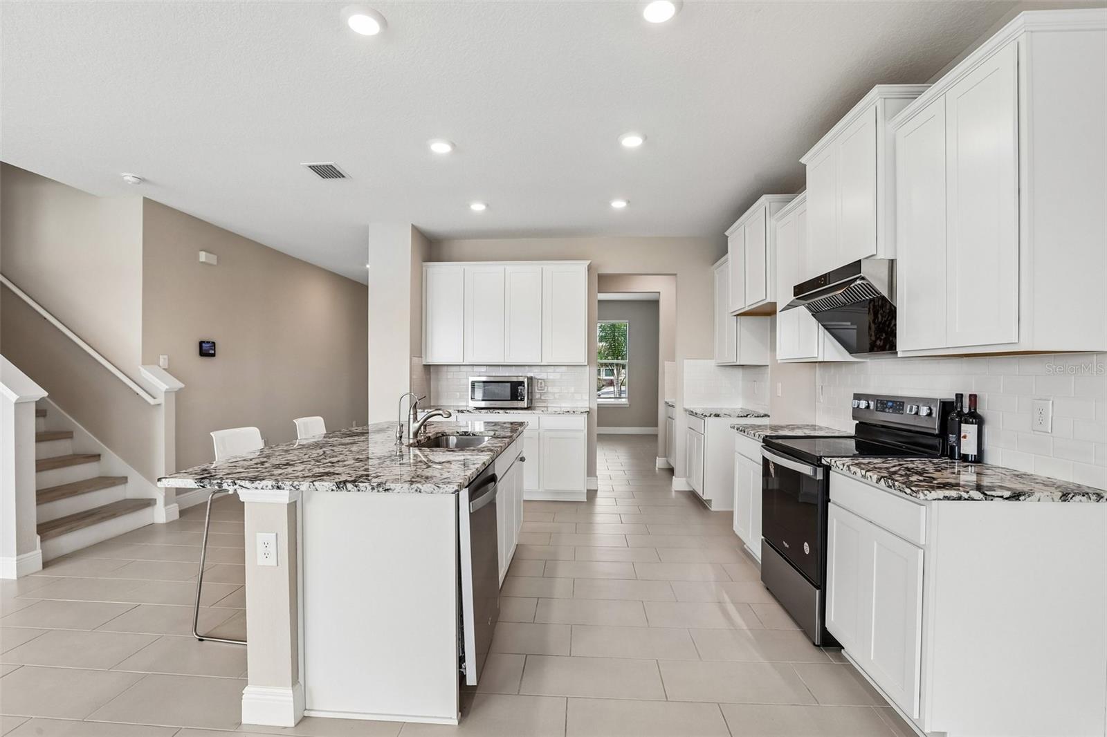 327 MANGROVE MANOR DR — photo 8