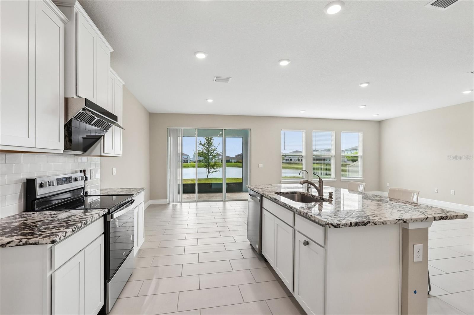 327 MANGROVE MANOR DR — photo 6