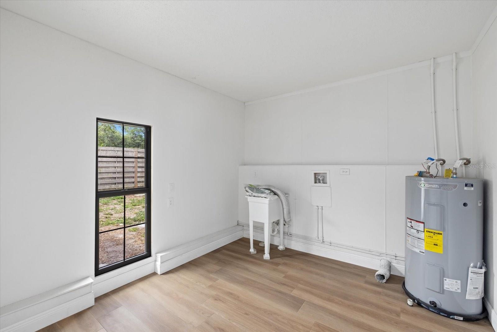 2818 OLYMPIC ST — photo 28