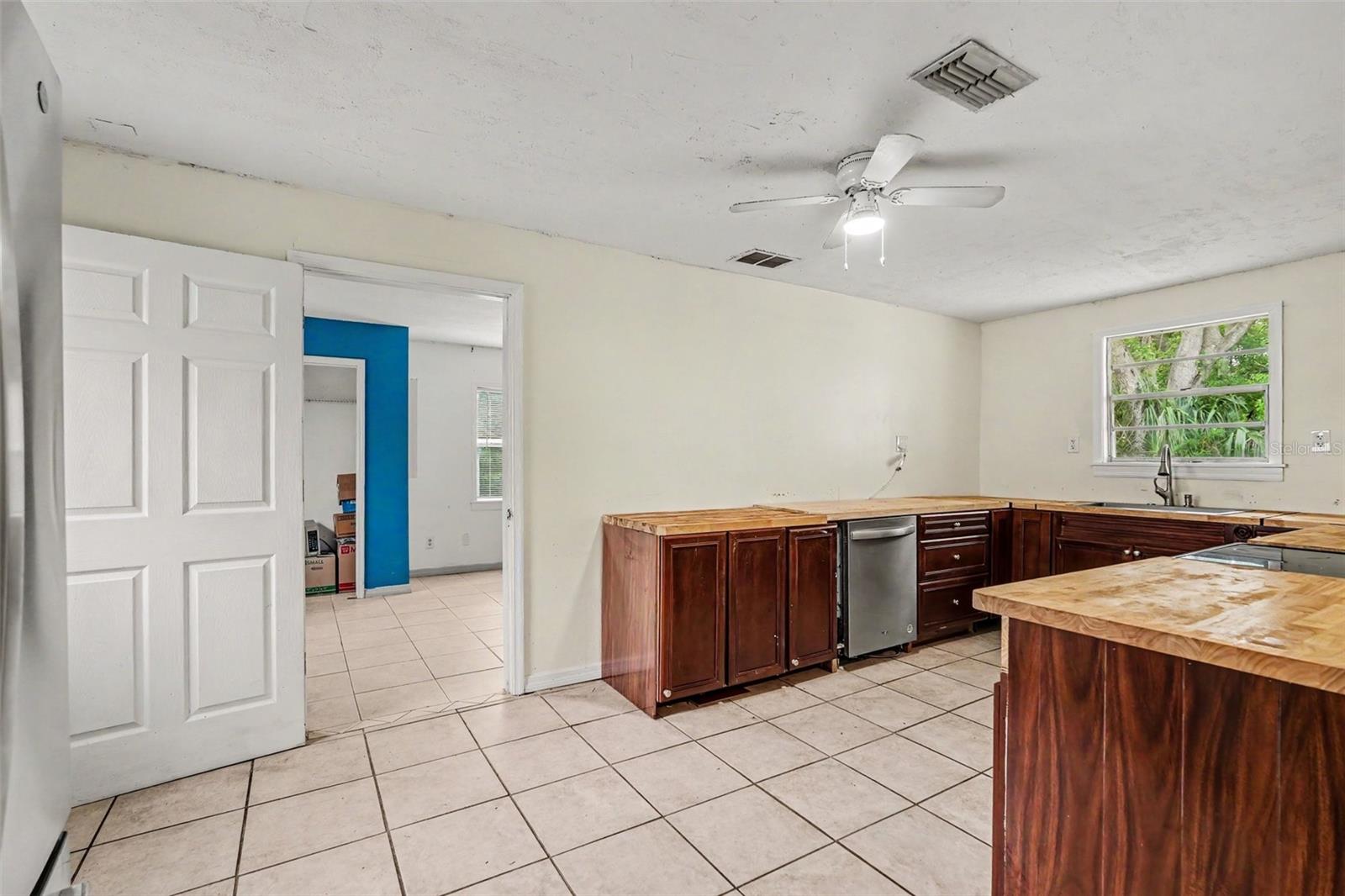 7206 ALAFIA DR — photo 8
